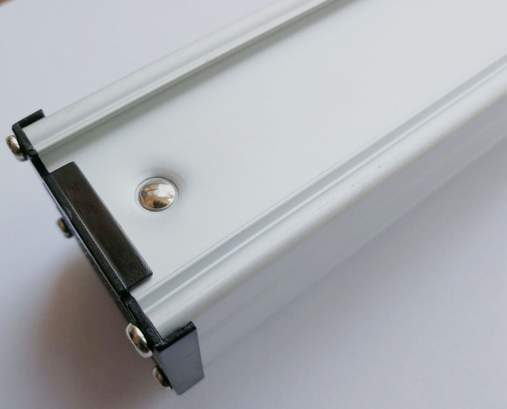 Hardwired 3 Outputs Bar Bar نوار افقی PDU برای زیر کابینت / آشپزخانه