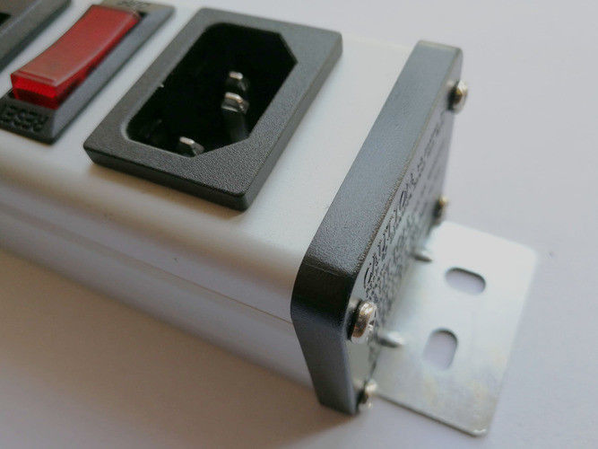 UL C-UL لیست IEC 9Way 15a محافظ بیش از حد رسانه ها قدرت نوار، واحد توزیع برق PDU